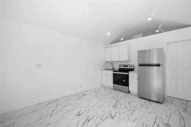 359 W Garfield Avenue B, Glendale, CA 91204
