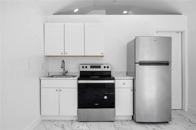 359 W Garfield Avenue B, Glendale, CA 91204