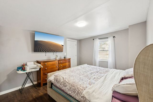 1618 Round Lake Drive, Round Lake Beach, IL 60073