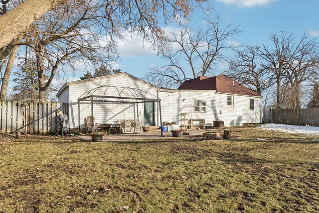 1618 Round Lake Drive, Round Lake Beach, IL 60073