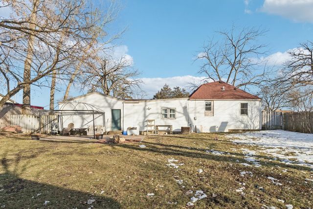 1618 Round Lake Drive, Round Lake Beach, IL 60073