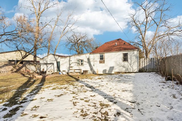 1618 Round Lake Drive, Round Lake Beach, IL 60073