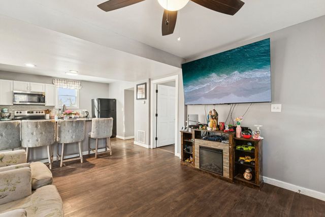 1618 Round Lake Drive, Round Lake Beach, IL 60073