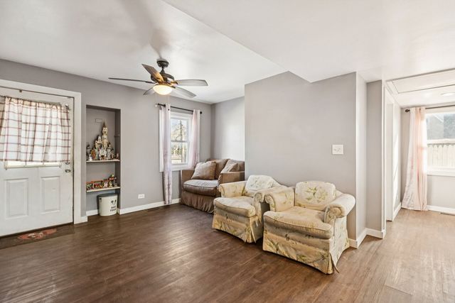 1618 Round Lake Drive, Round Lake Beach, IL 60073