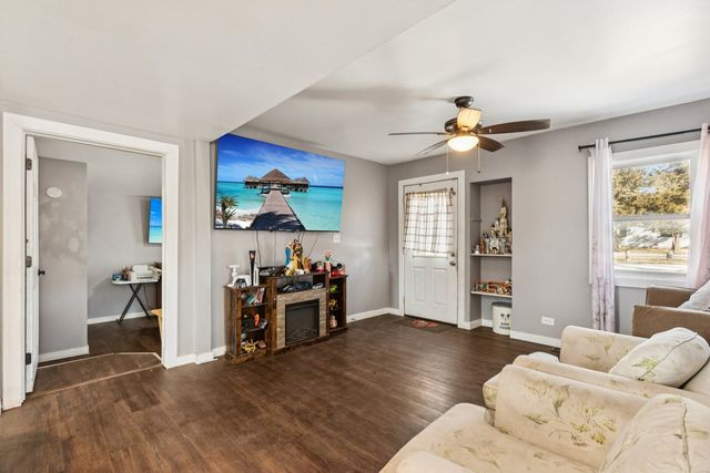 1618 Round Lake Drive, Round Lake Beach, IL 60073