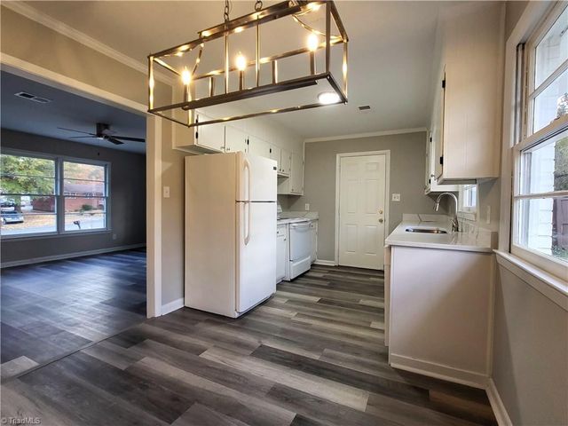 6 Llano Court, Greensboro, NC 27401