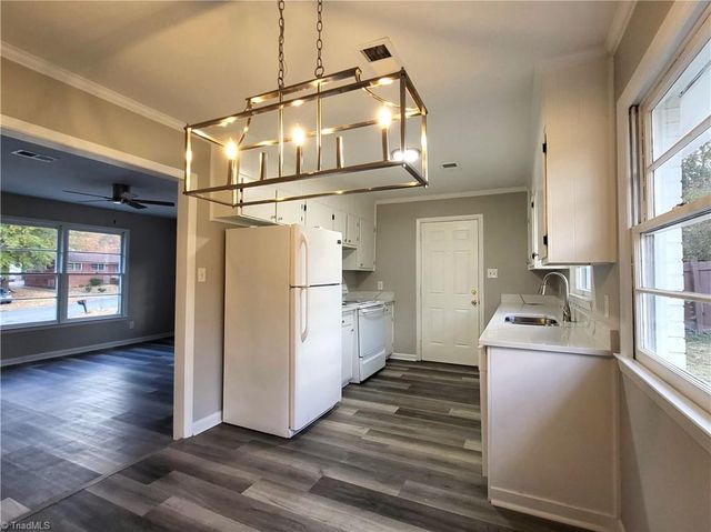 6 Llano Court, Greensboro, NC 27401