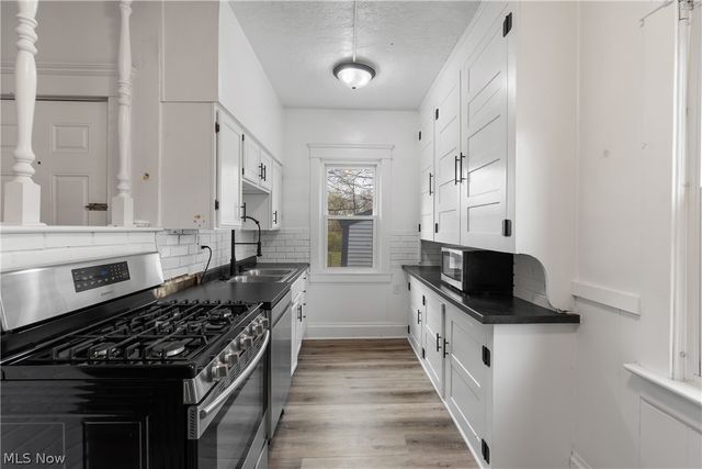 32 Penfield Avenue, Akron, OH 44310