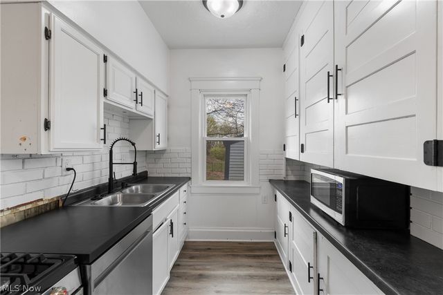 32 Penfield Avenue, Akron, OH 44310