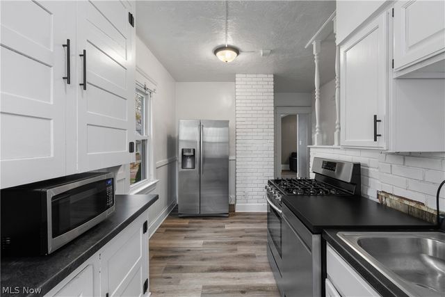 32 Penfield Avenue, Akron, OH 44310