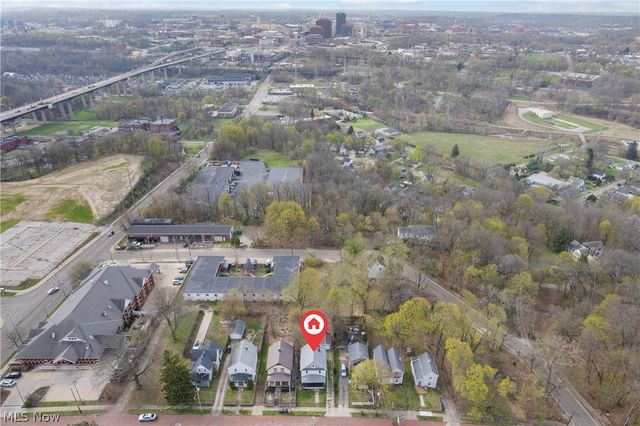 32 Penfield Avenue, Akron, OH 44310