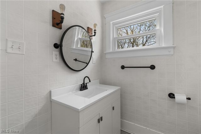 32 Penfield Avenue, Akron, OH 44310