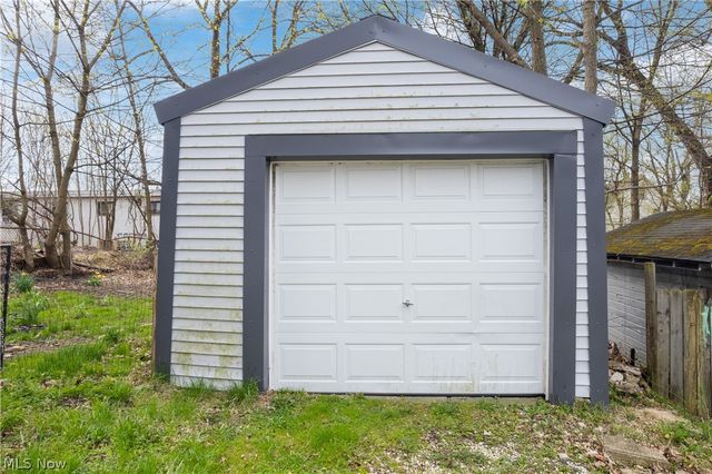 32 Penfield Avenue, Akron, OH 44310