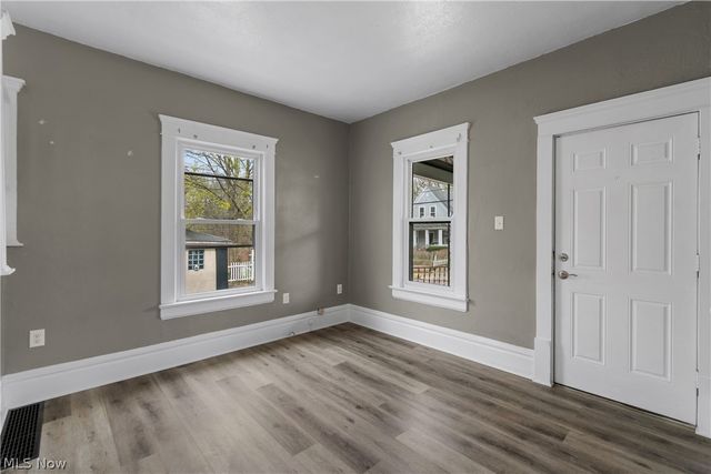 32 Penfield Avenue, Akron, OH 44310