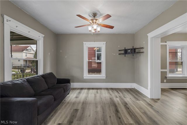 32 Penfield Avenue, Akron, OH 44310