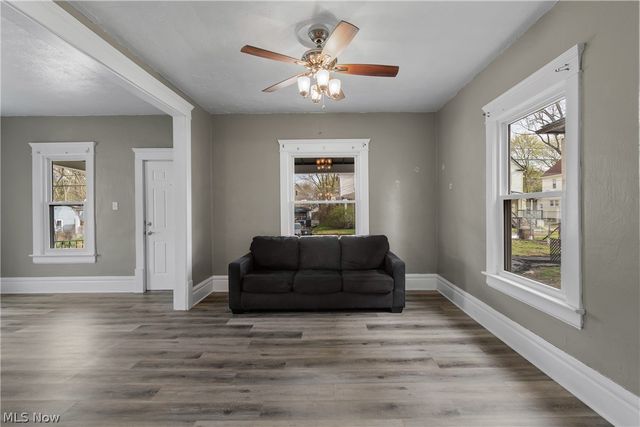 32 Penfield Avenue, Akron, OH 44310