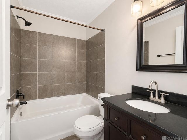 9334 W Damuth Dr, Baton Rouge, LA 70815