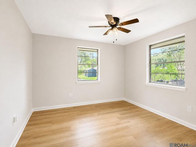 9334 W Damuth Dr, Baton Rouge, LA 70815