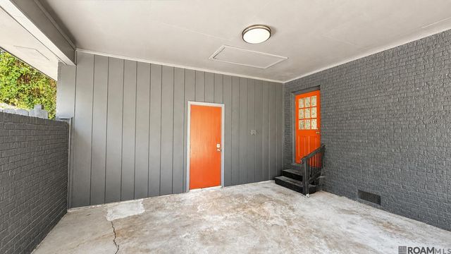9334 W Damuth Dr, Baton Rouge, LA 70815
