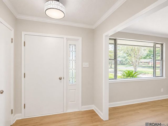9334 W Damuth Dr, Baton Rouge, LA 70815