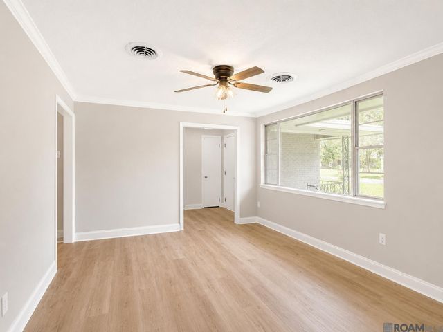 9334 W Damuth Dr, Baton Rouge, LA 70815