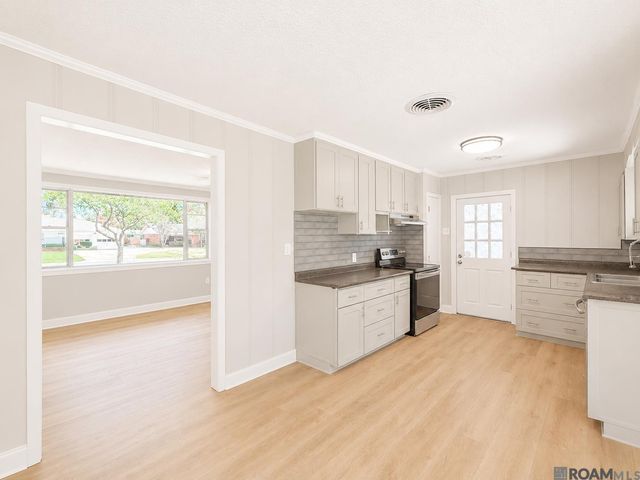 9334 W Damuth Dr, Baton Rouge, LA 70815