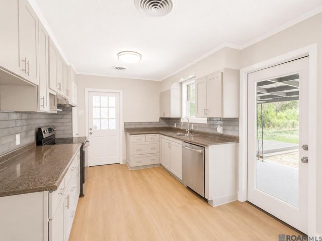 9334 W Damuth Dr, Baton Rouge, LA 70815