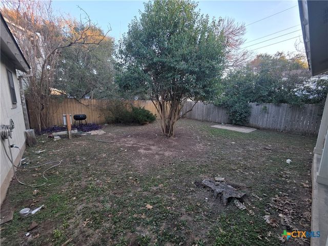 1611 E Messick Loop, Round Rock, TX 78681