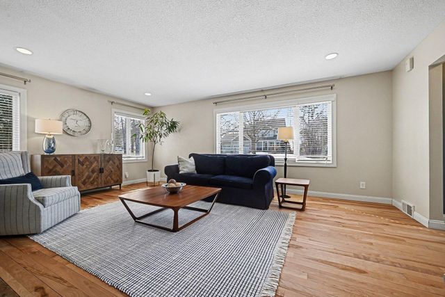 4713 Fairhills Road W, Minnetonka, MN 55345