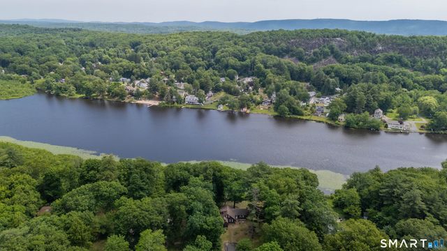45 Lakeview Boulevard, Avon, CT 06001