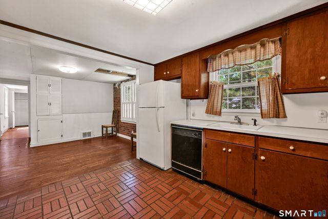 45 Lakeview Boulevard, Avon, CT 06001