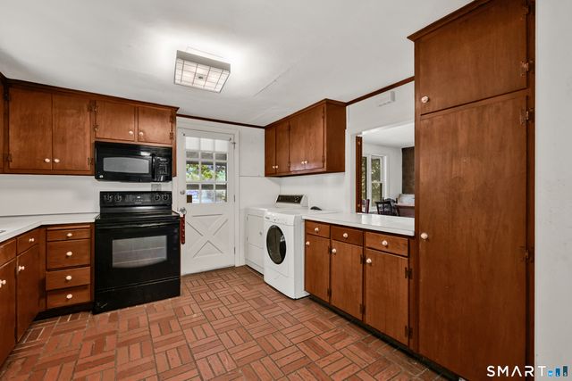 45 Lakeview Boulevard, Avon, CT 06001
