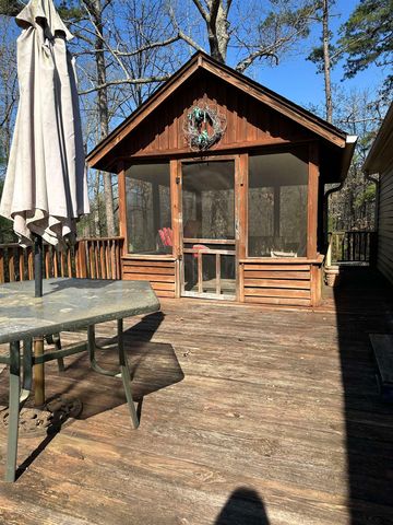 115 FALCON ST, Selmer, TN 38375