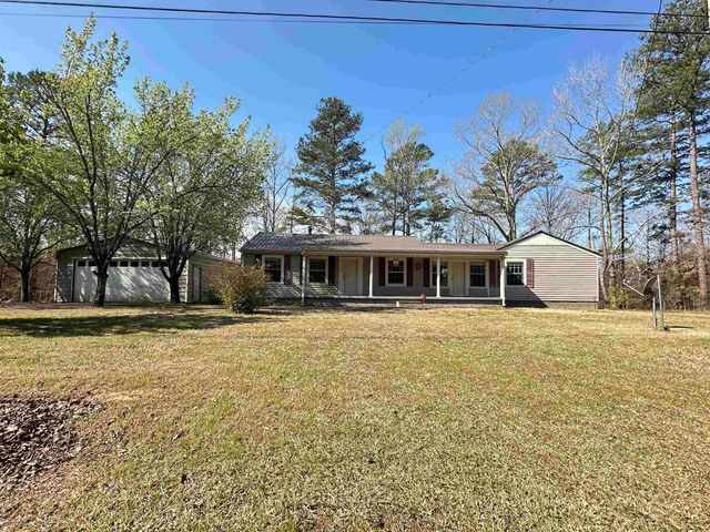 115 FALCON ST, Selmer, TN 38375