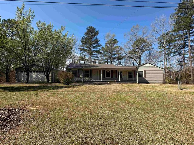 115 FALCON ST, Selmer, TN 38375