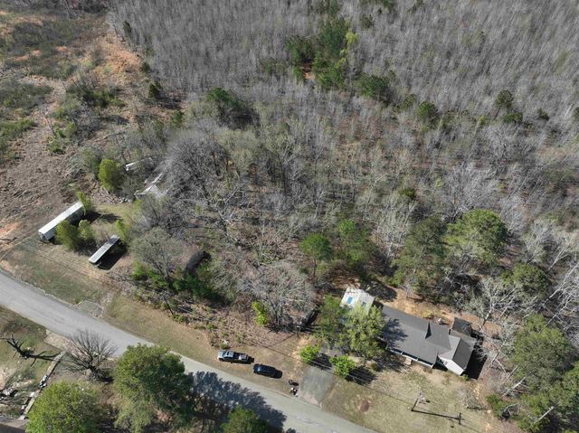 115 FALCON ST, Selmer, TN 38375