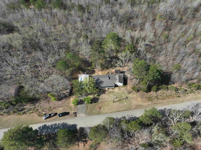 115 FALCON ST, Selmer, TN 38375