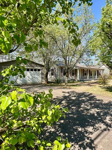 115 FALCON ST, Selmer, TN 38375