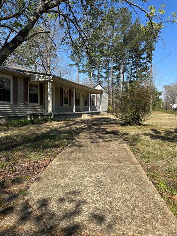 115 FALCON ST, Selmer, TN 38375