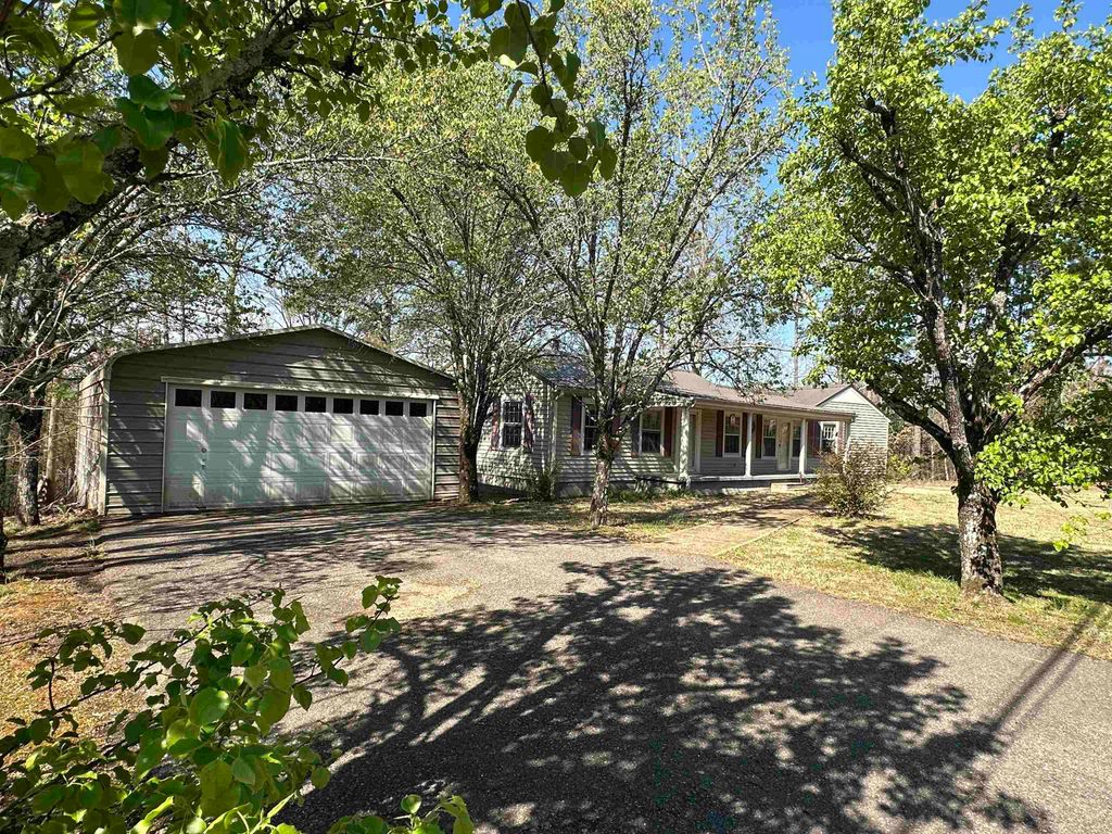 115 FALCON ST, Selmer, TN 38375