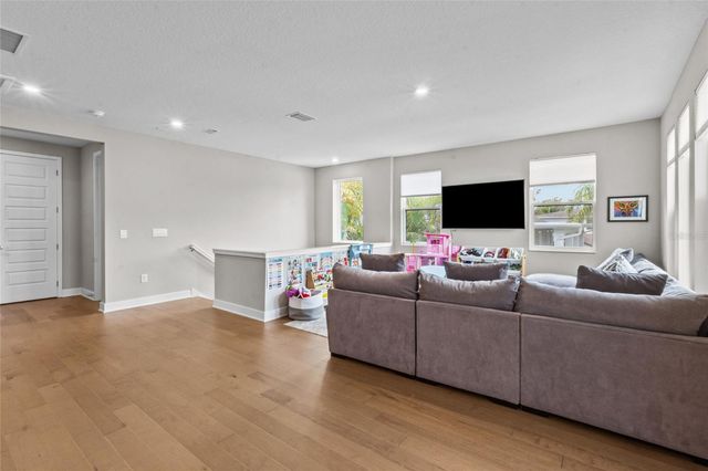 4104 W CLEVELAND STREET, Tampa, FL 33609