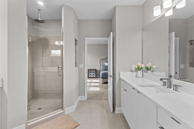 4104 W CLEVELAND STREET, Tampa, FL 33609