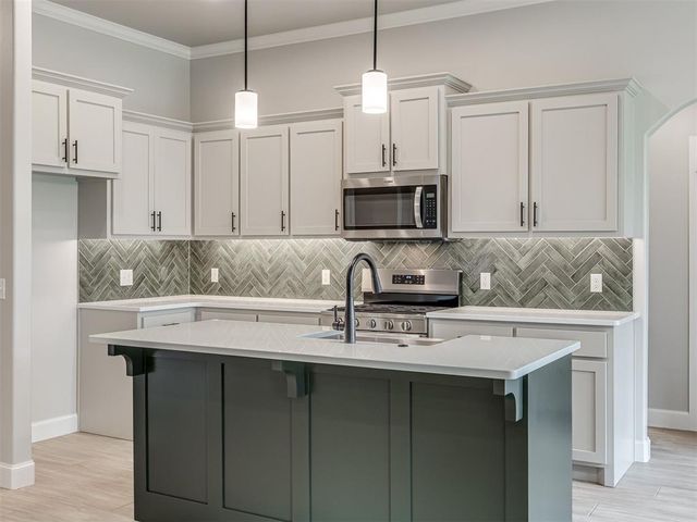 7620 Three Woods Lane, Yukon, OK 73099