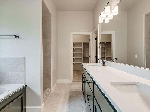 7620 Three Woods Lane, Yukon, OK 73099