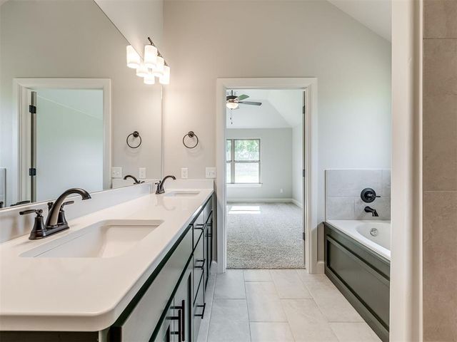7620 Three Woods Lane, Yukon, OK 73099