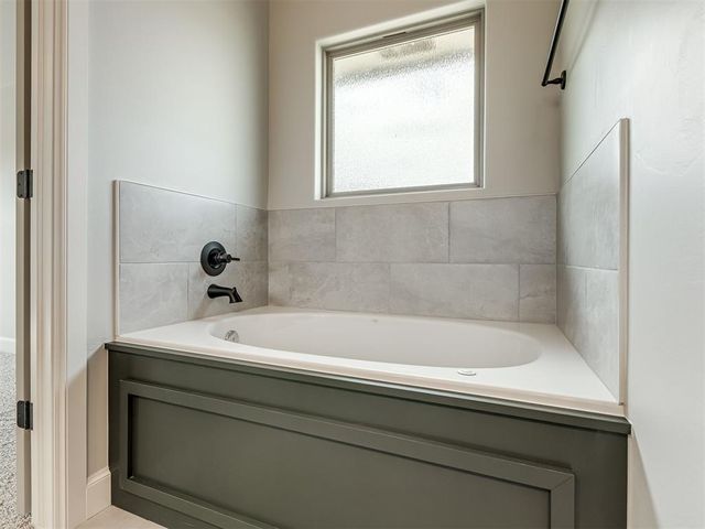 7620 Three Woods Lane, Yukon, OK 73099