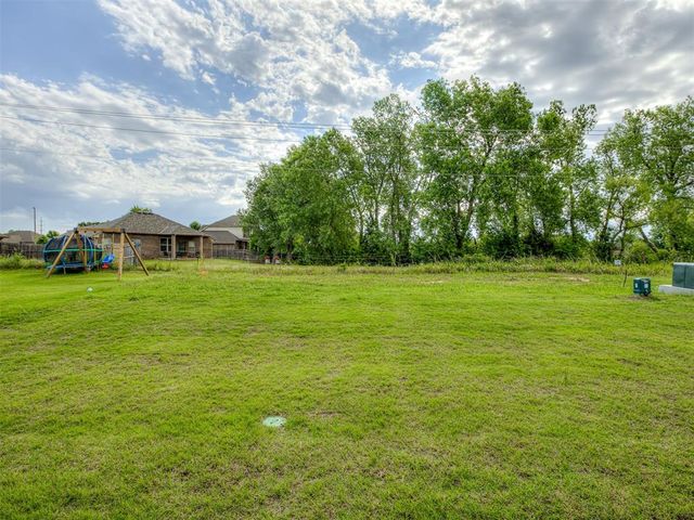 7620 Three Woods Lane, Yukon, OK 73099