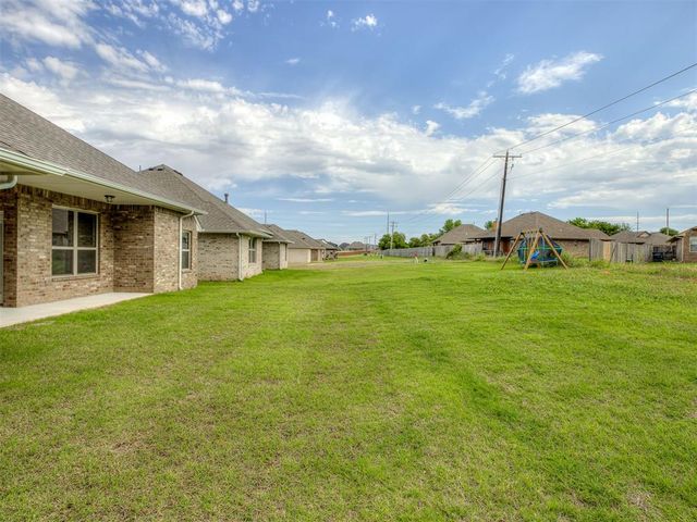 7620 Three Woods Lane, Yukon, OK 73099