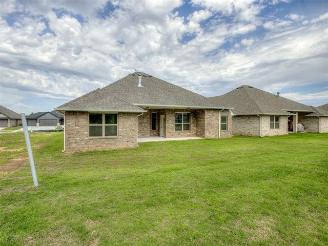 7620 Three Woods Lane, Yukon, OK 73099
