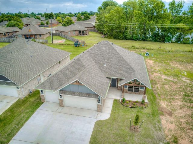 7620 Three Woods Lane, Yukon, OK 73099